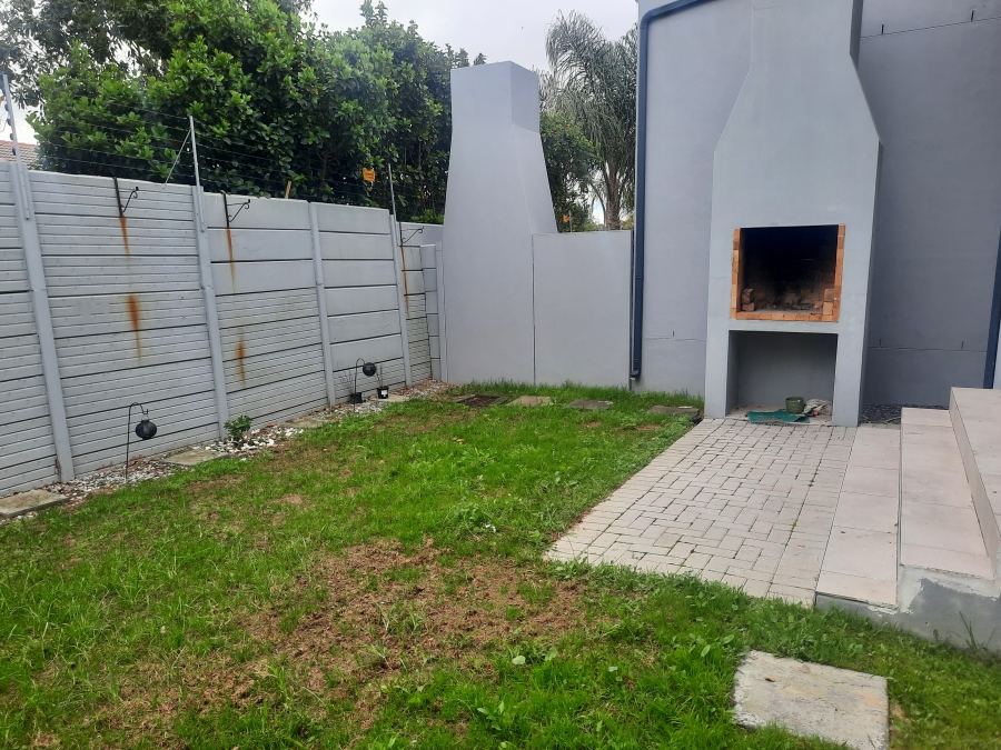 To Let 3 Bedroom Property for Rent in Langeberg Heights Western Cape
